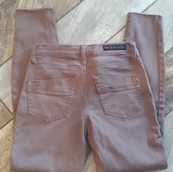 Nwot Rock & Republic colored denim - Picture 3 of 15